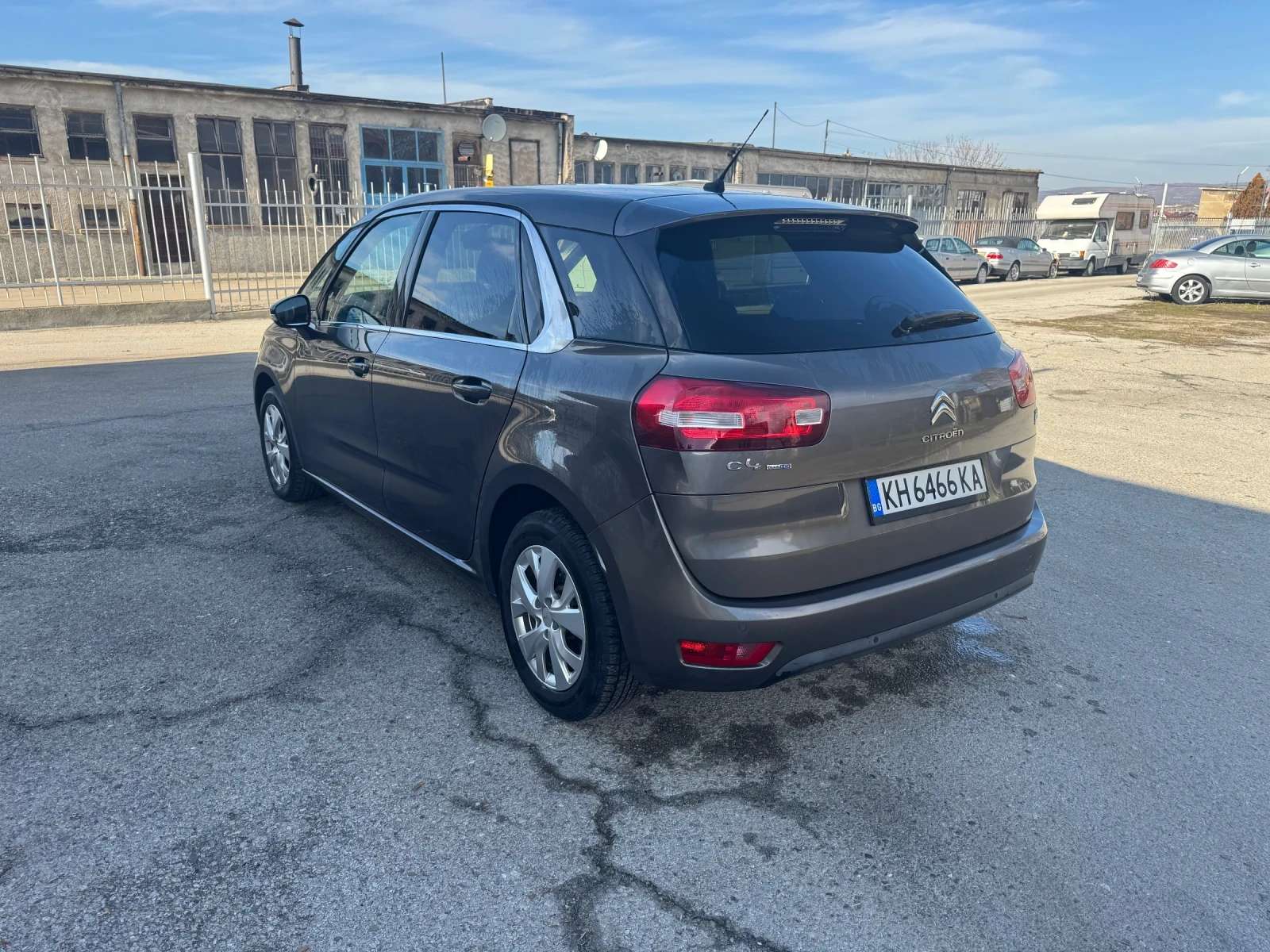 Citroen C4 Picasso 1.6 blue HDI Euro 6 - изображение 3