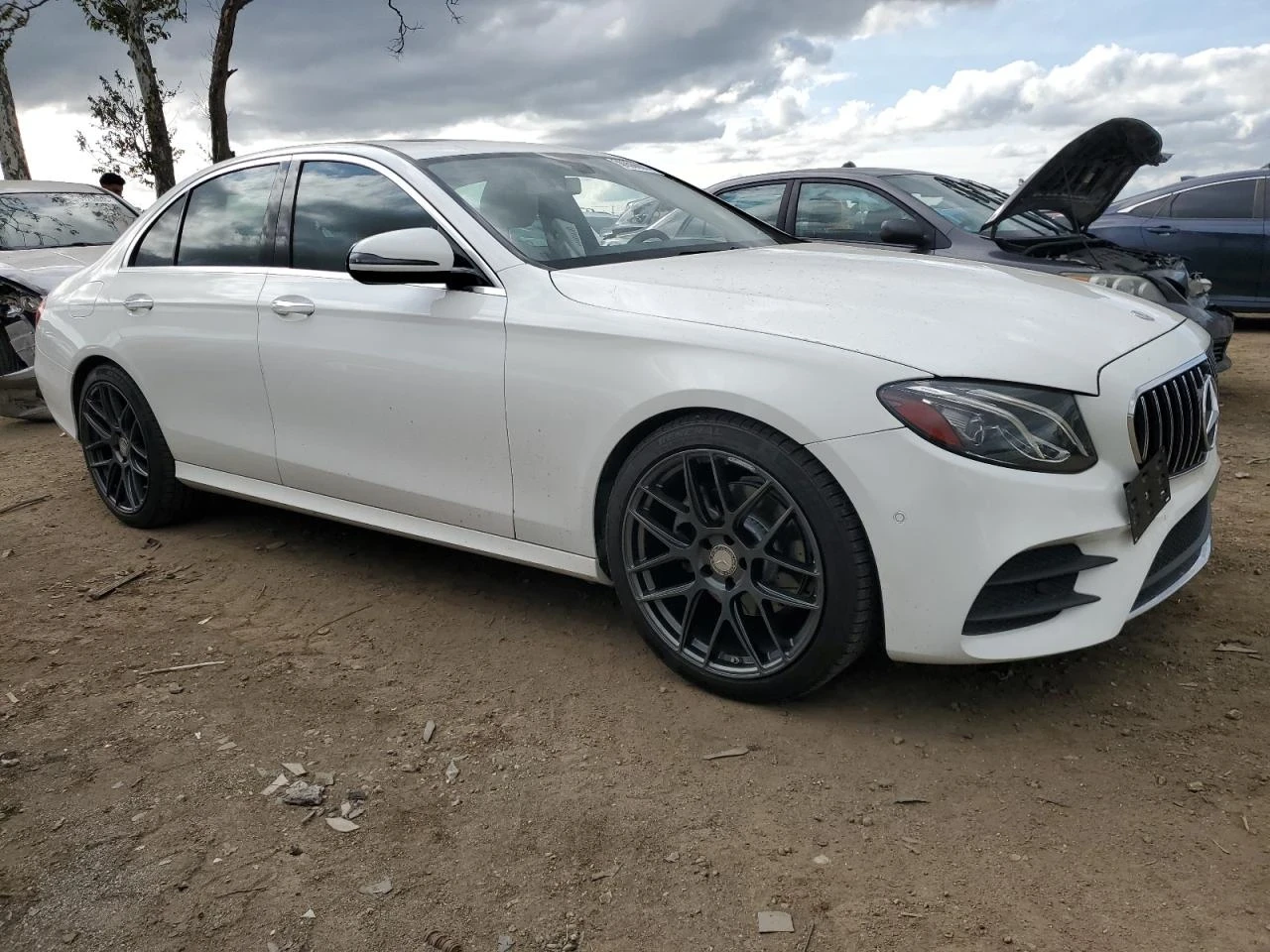 Mercedes-Benz E 300  - изображение 3