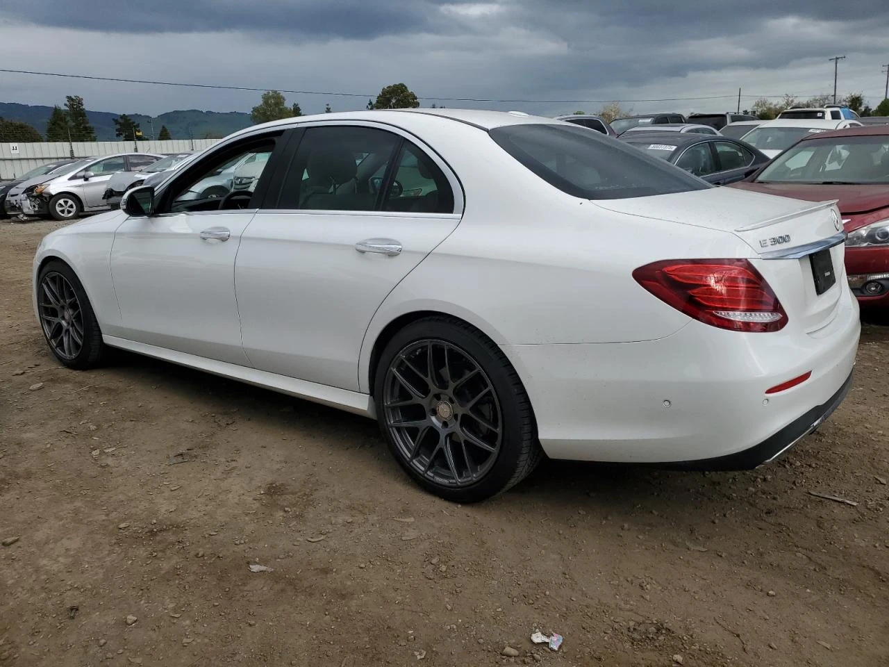 Mercedes-Benz E 300  - изображение 6