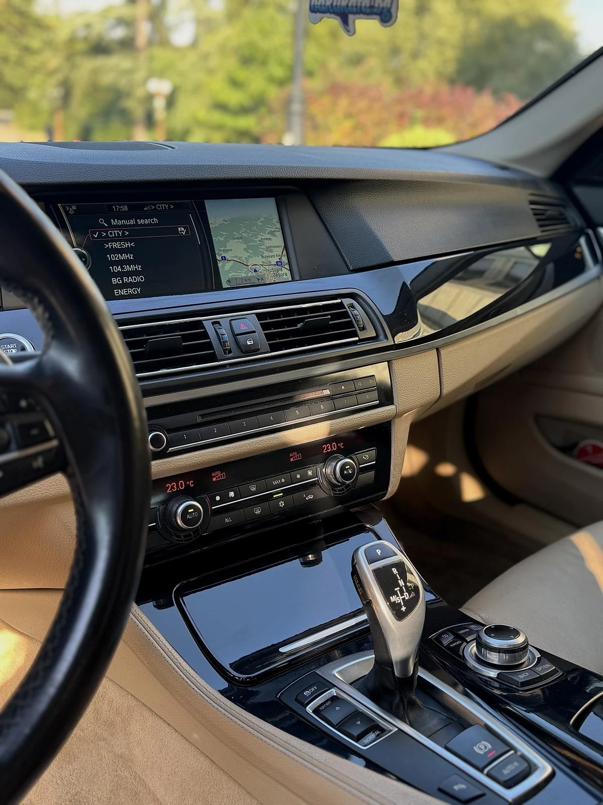 BMW 520 Обслужена* Голяма Навигация* Пера* Кожа - изображение 8