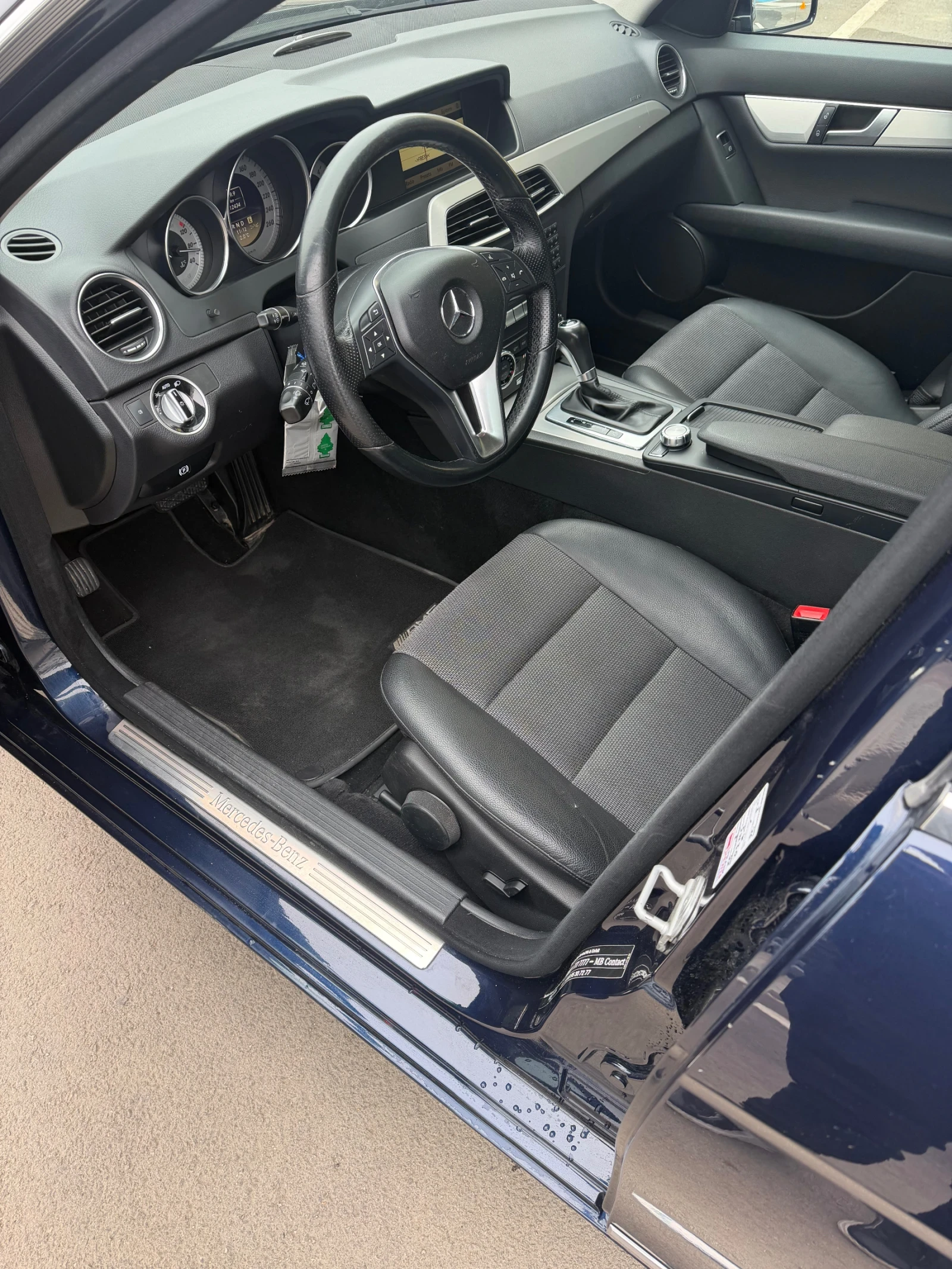 Mercedes-Benz C 300 4-MATIC DISTRONIC AUTO HOLD МЪРТВИ ТОЧКИ, снимка 16 - Автомобили и джипове - 53729014