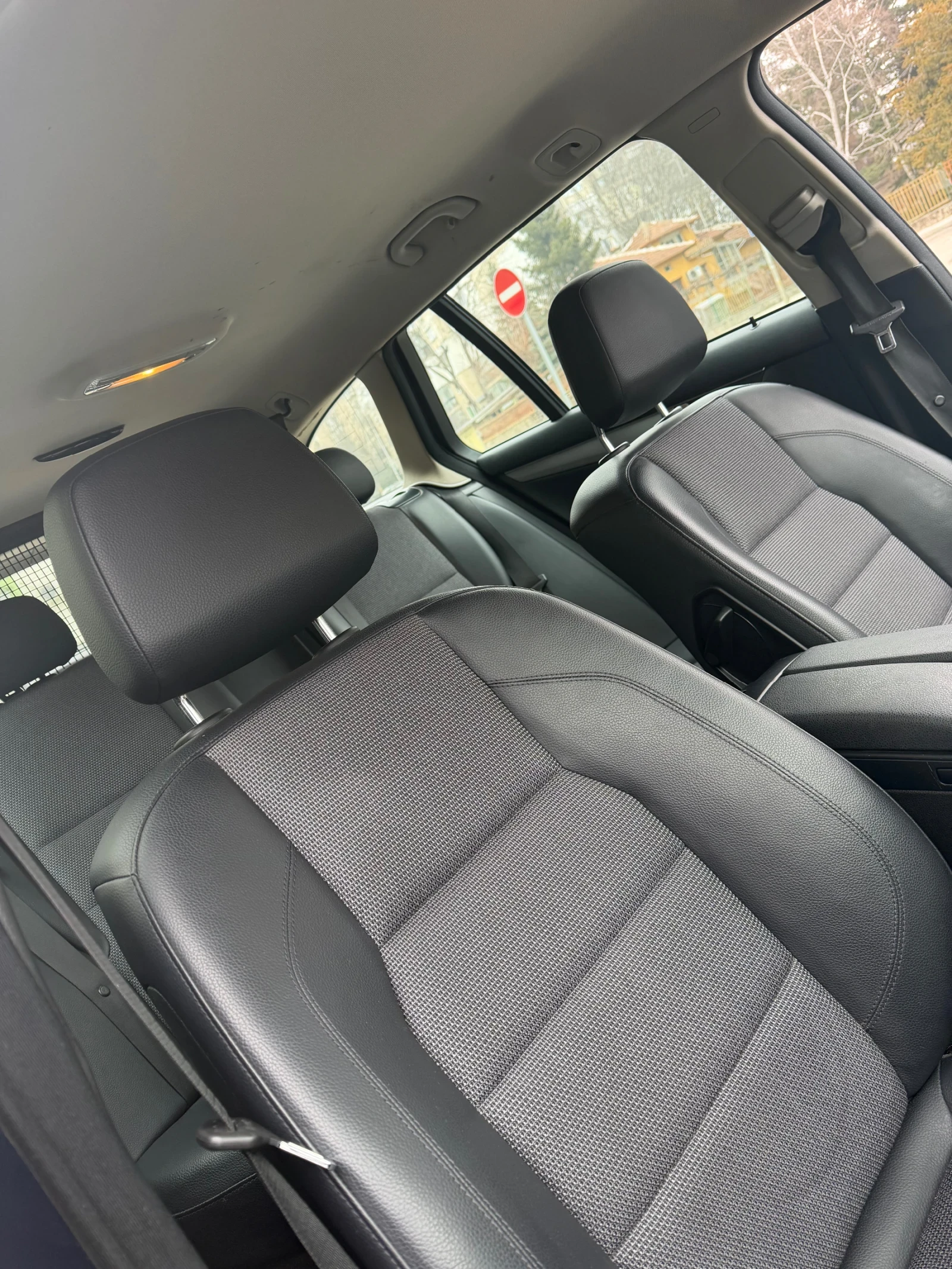 Mercedes-Benz C 300 4-MATIC DISTRONIC AUTO HOLD МЪРТВИ ТОЧКИ, снимка 15 - Автомобили и джипове - 53729014