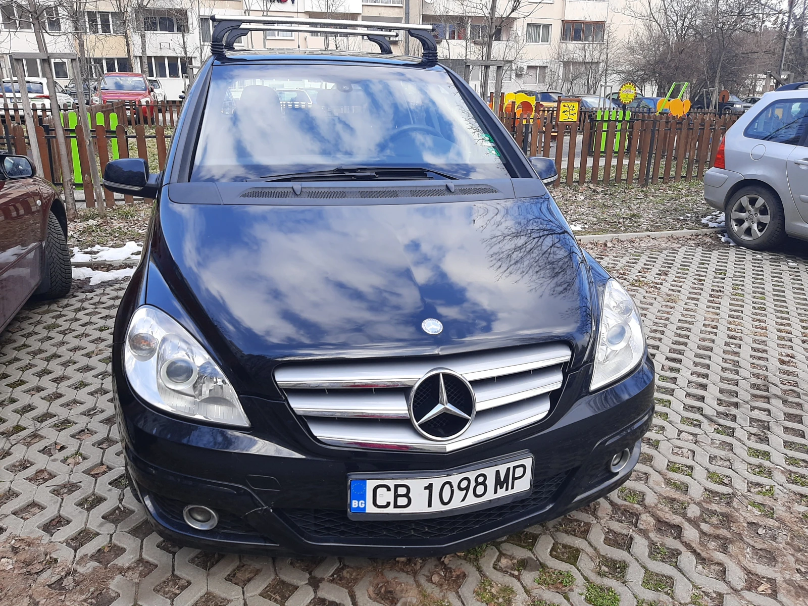 Mercedes-Benz B 180