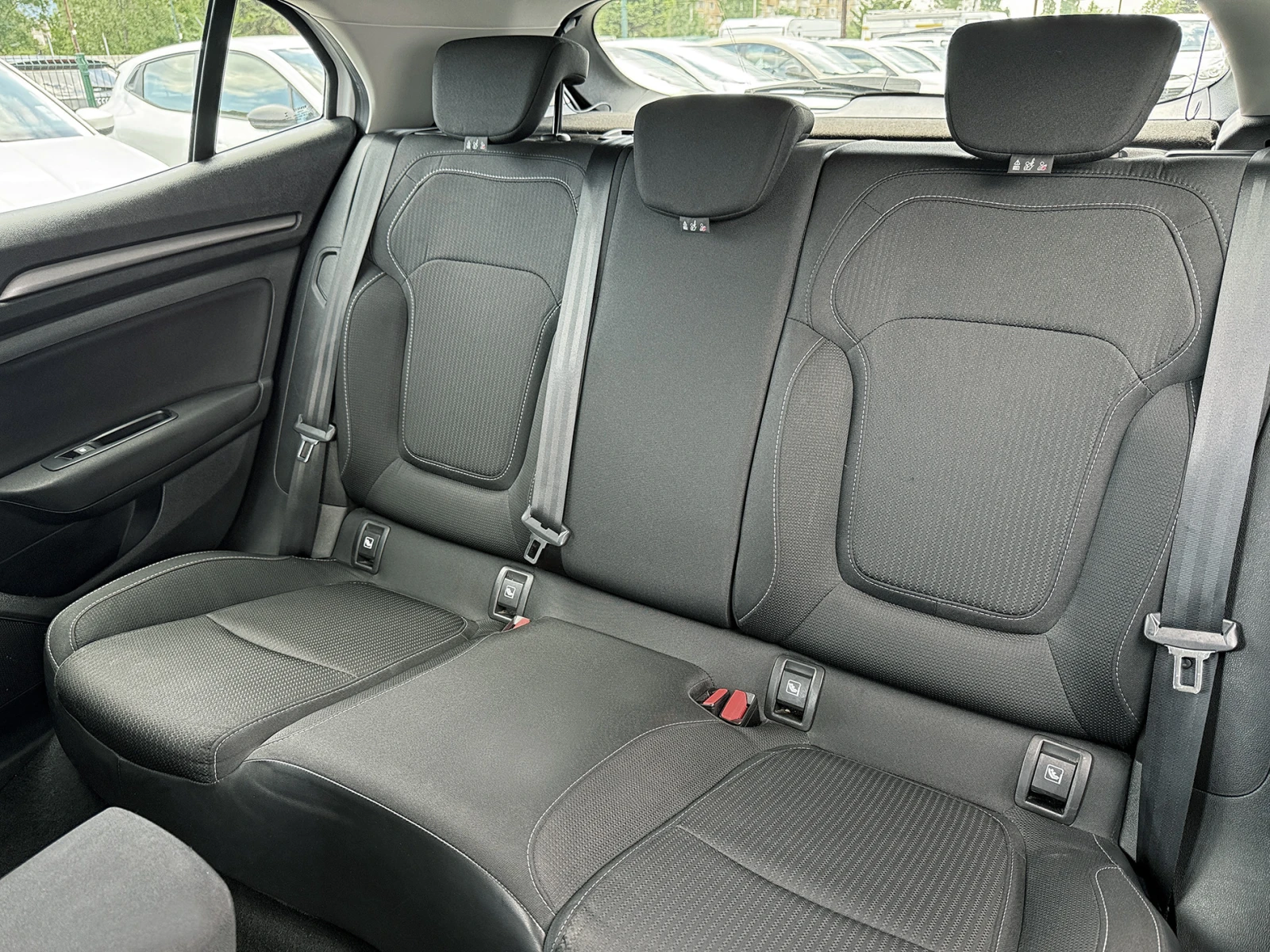 Renault Megane 1.0 TCE ZEN Гаранционен!, снимка 10 - Автомобили и джипове - 54631298