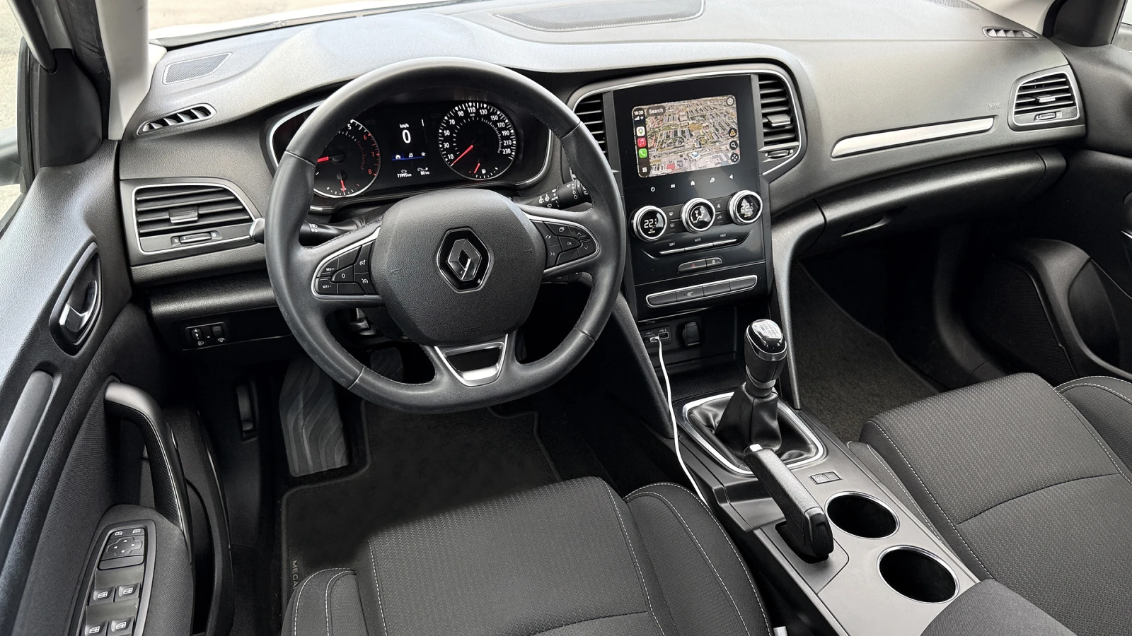 Renault Megane 1.0 TCE ZEN Гаранционен!, снимка 8 - Автомобили и джипове - 54631298