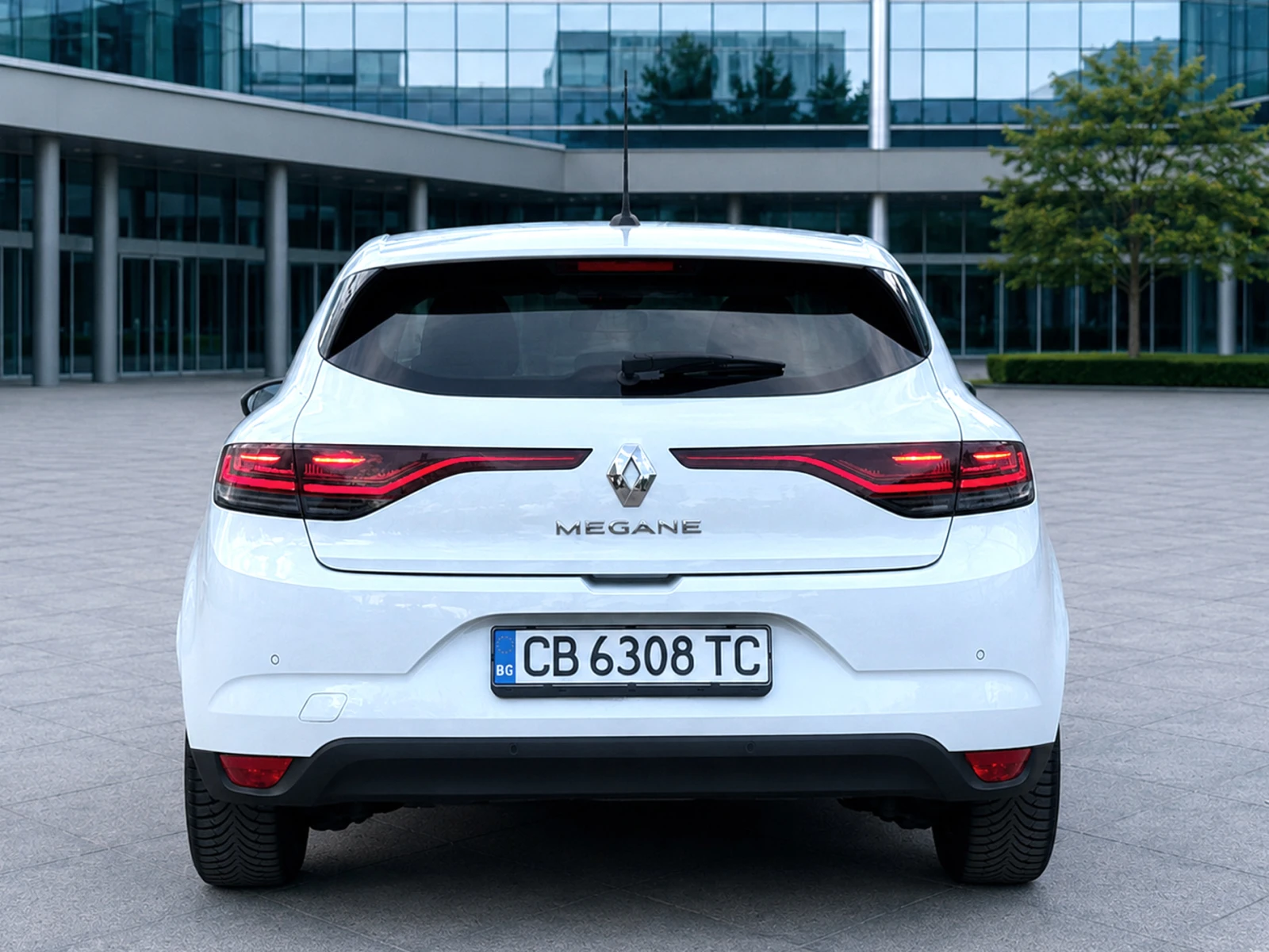 Renault Megane 1.0 TCE ZEN Гаранционен!, снимка 5 - Автомобили и джипове - 54631298
