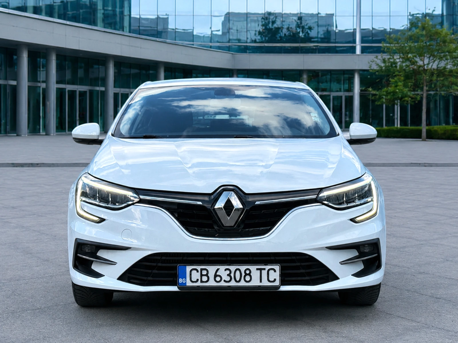 Renault Megane 1.0 TCE ZEN Гаранционен!, снимка 2 - Автомобили и джипове - 54631298