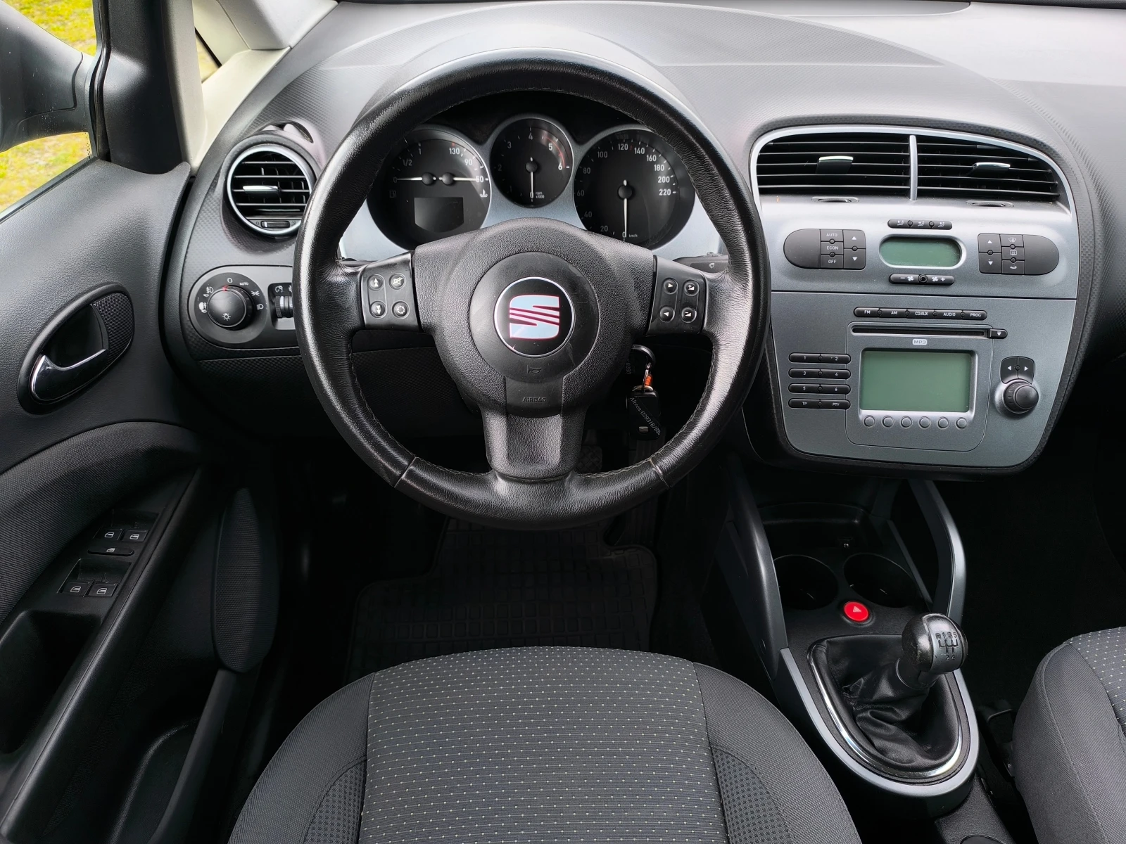 Seat Altea XL-1.9TDI-105кс-КЛИМАТРОНИК-ТОП СЪСТОЯНИЕ !!!, снимка 11 - Автомобили и джипове - 54644921