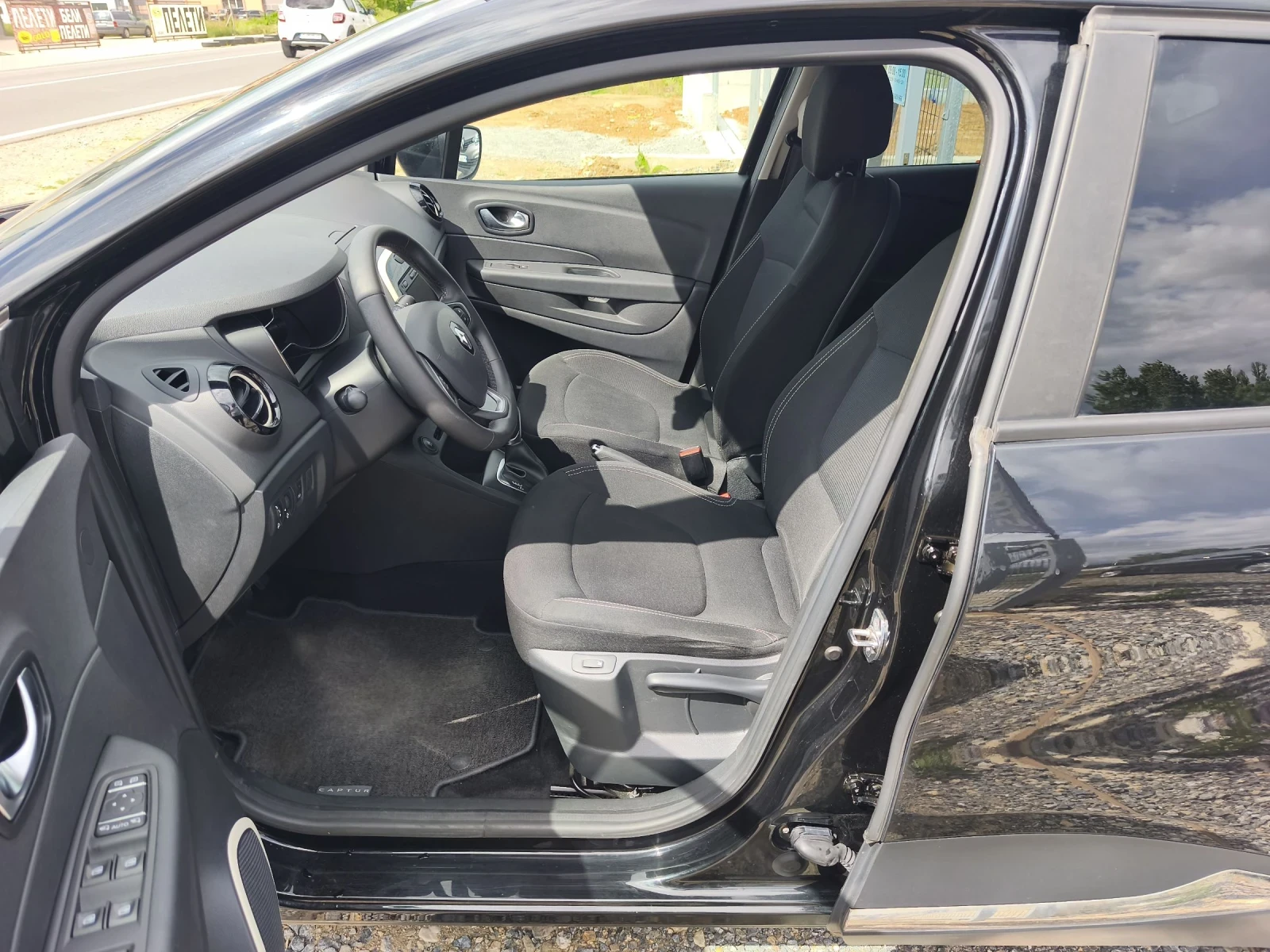 Renault Captur Automatic facelift , снимка 13 - Автомобили и джипове - 54650010
