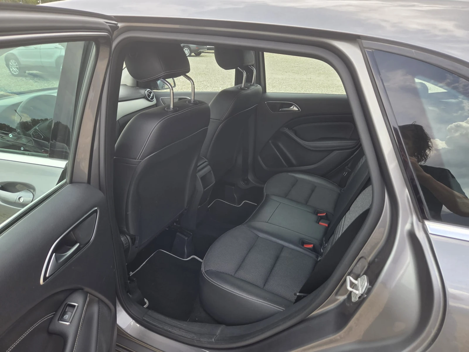 Mercedes-Benz B 180 1.5d Автоматик/Камера/Навигация/Собствен лизинг, снимка 10 - Автомобили и джипове - 54942921