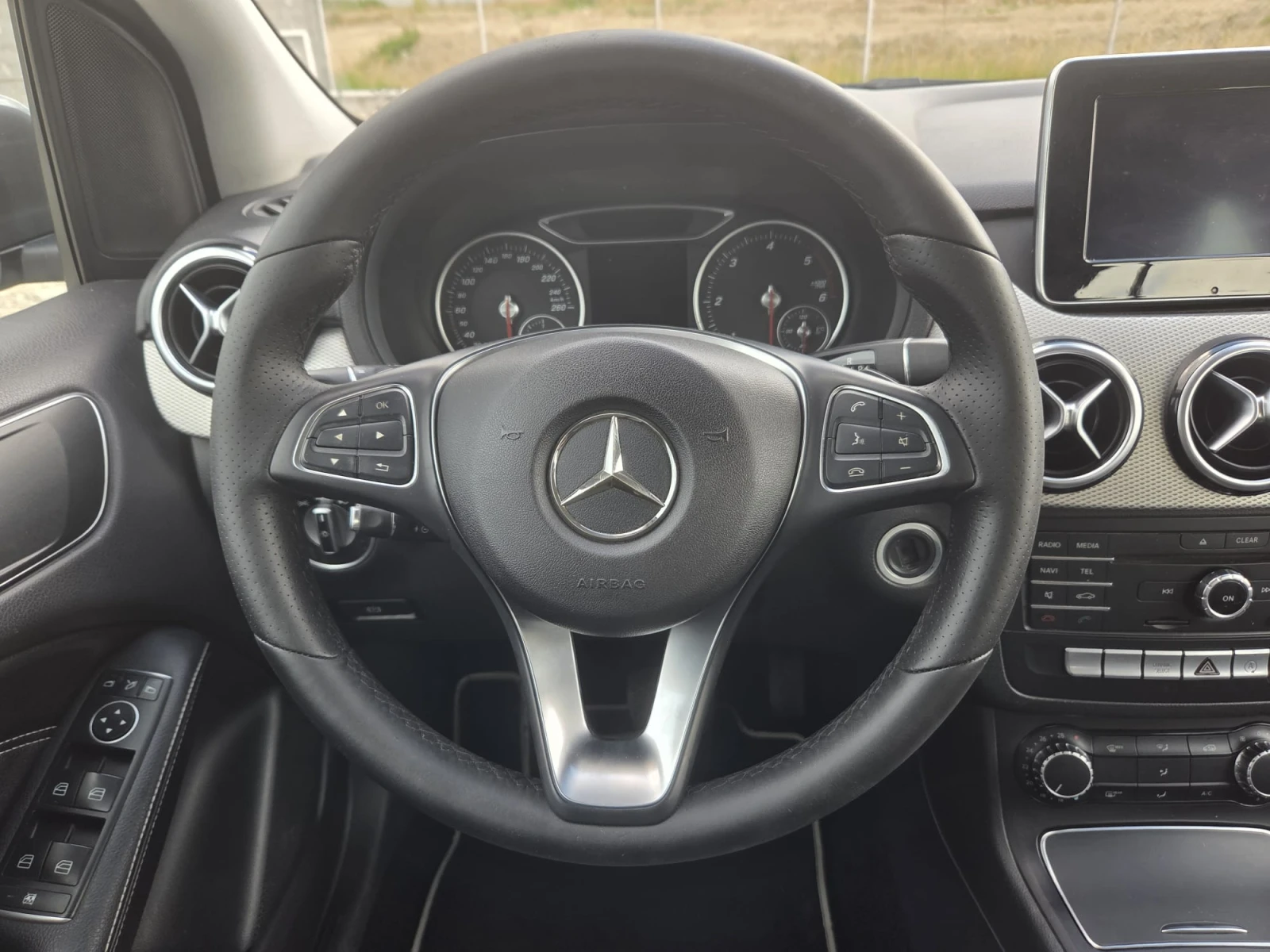 Mercedes-Benz B 180 1.5d Автоматик/Камера/Навигация/Собствен лизинг, снимка 12 - Автомобили и джипове - 54942921