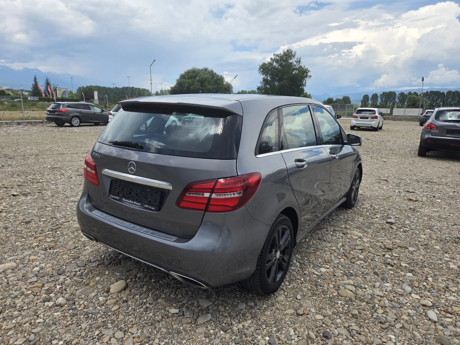 Mercedes-Benz B 180 1.5d Автоматик/Камера/Навигация/Собствен лизинг, снимка 4 - Автомобили и джипове - 54942921