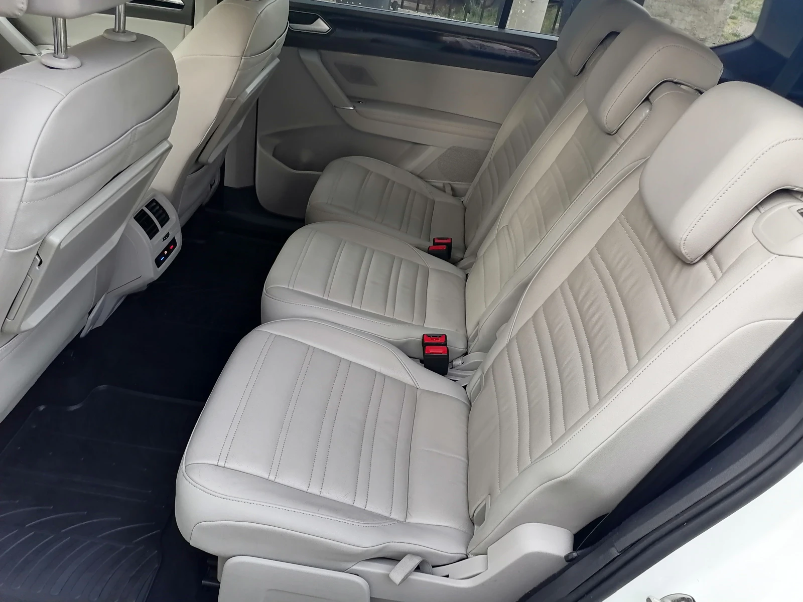 VW Touran 2.0TDI 170KS, снимка 13 - Автомобили и джипове - 55052241