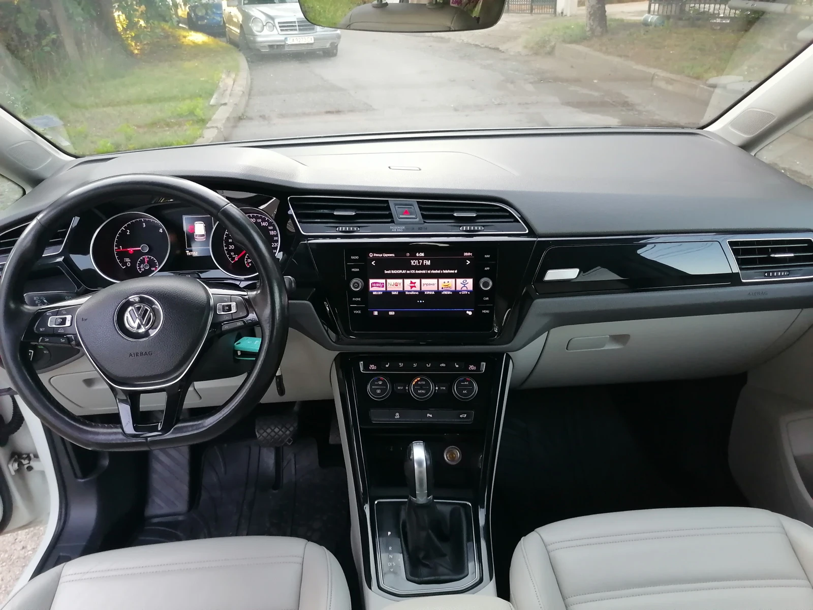 VW Touran 2.0TDI 170KS, снимка 12 - Автомобили и джипове - 55052241