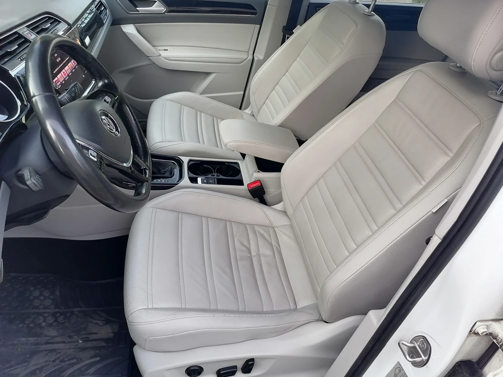 VW Touran 2.0TDI 170KS, снимка 11 - Автомобили и джипове - 55052241