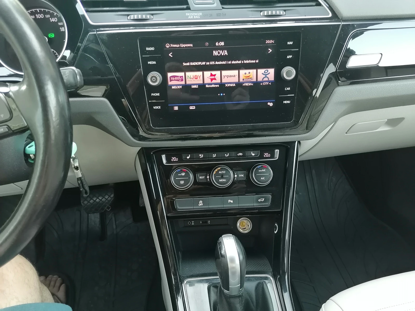 VW Touran 2.0TDI 170KS, снимка 16 - Автомобили и джипове - 55052241