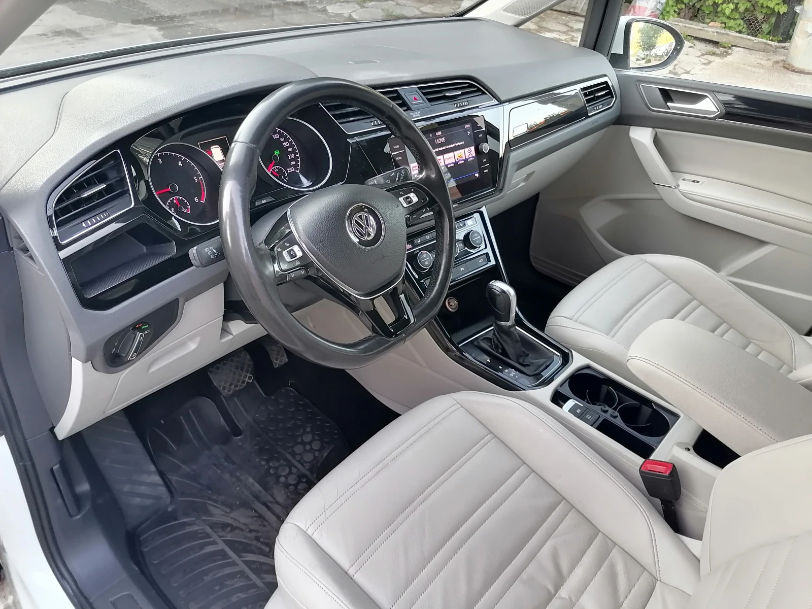 VW Touran 2.0TDI 170KS, снимка 10 - Автомобили и джипове - 55052241
