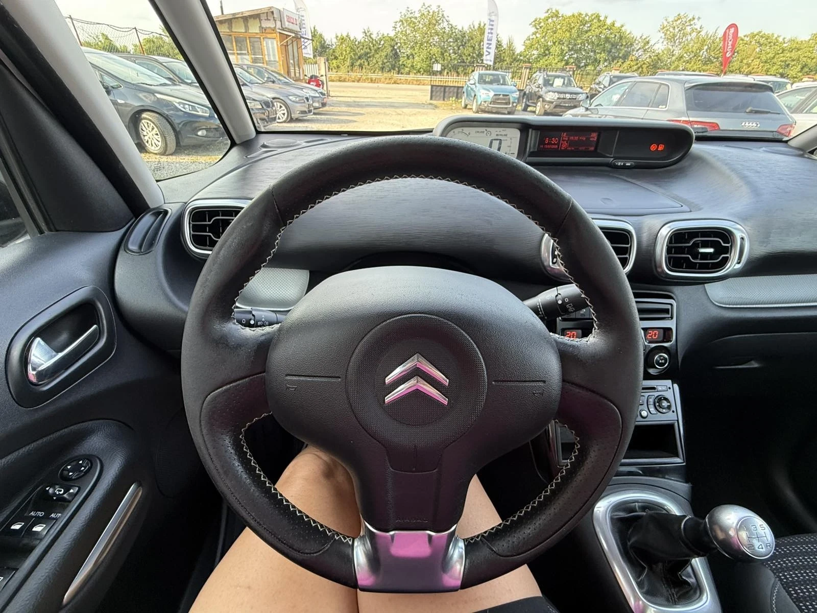 Citroen C3 Picasso 1.6 HDI EXCLUSIVE ЧИСТО НОВ, снимка 15 - Автомобили и джипове - 55302887