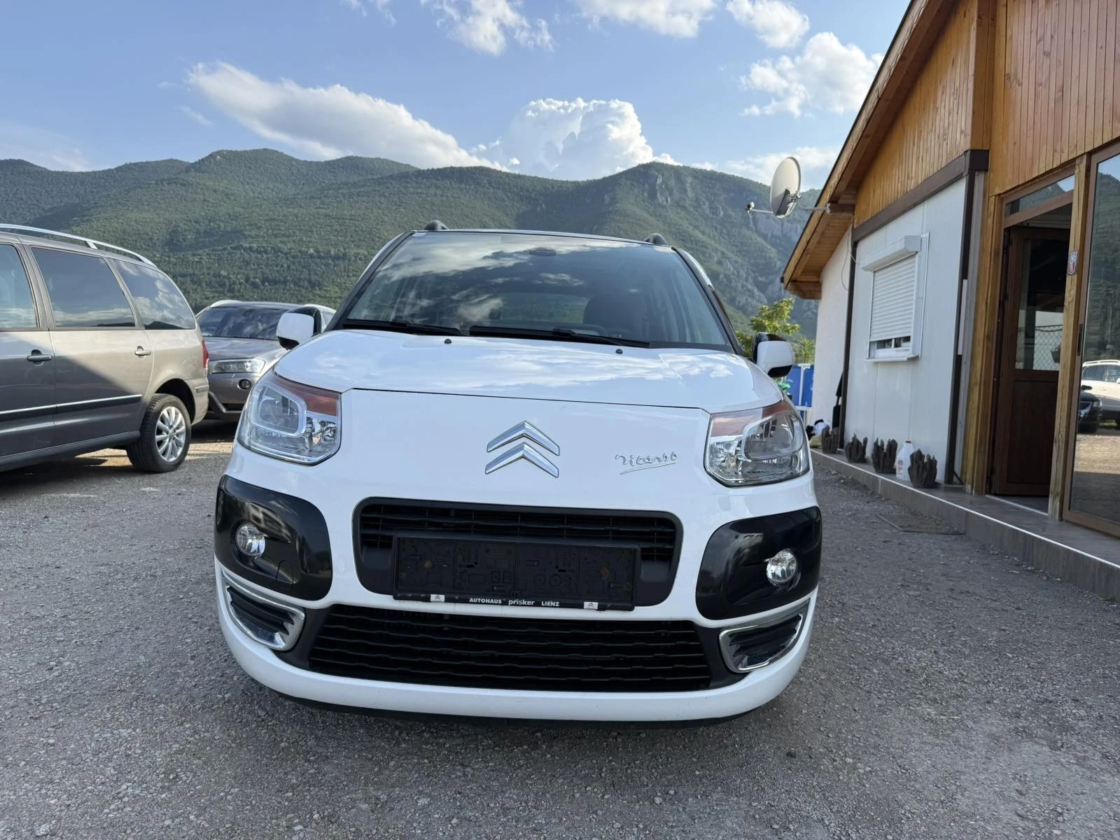 Citroen C3 Picasso 1.6 HDI EXCLUSIVE ЧИСТО НОВ, снимка 2 - Автомобили и джипове - 55302887
