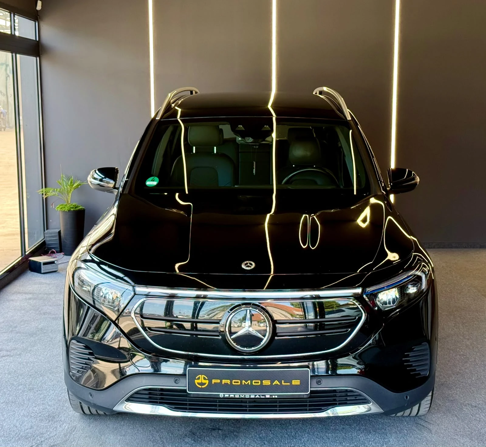 Mercedes-Benz EQB AMG* 7 МЕСТЕН* ГАРАНЦИЯ* ОБСЛУЖЕН* ЛИЗИНГ, снимка 2 - Автомобили и джипове - 55586931
