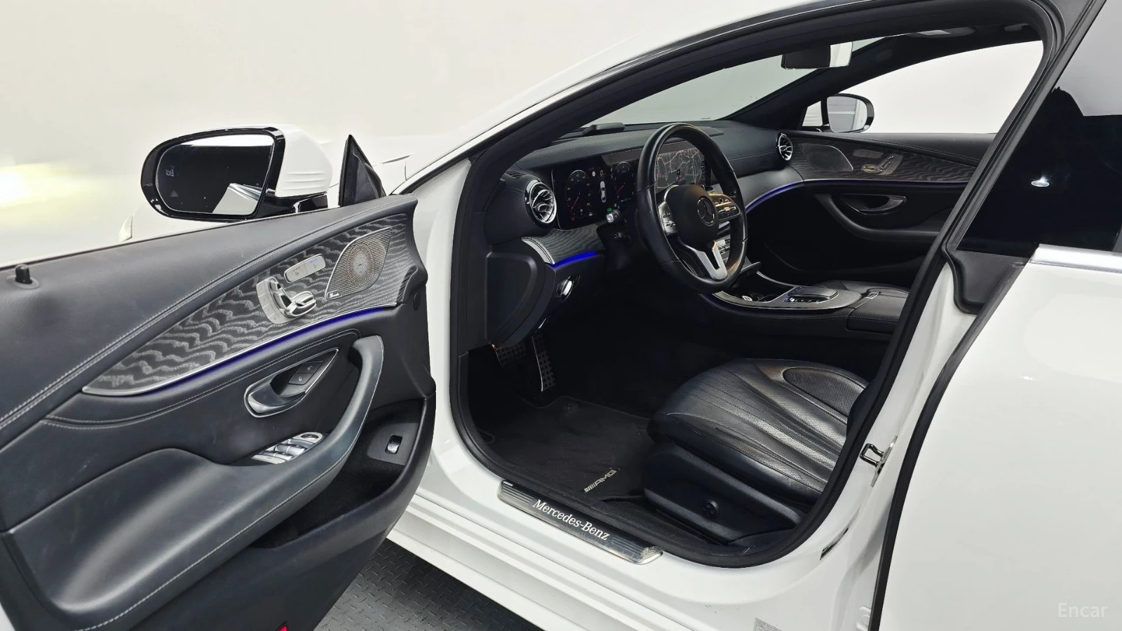 Mercedes-Benz CLS 450 4MATIC* AMG-LINE* DISTRONIC* 360* ОБДУХВАНЕ* , снимка 8 - Автомобили и джипове - 55612393