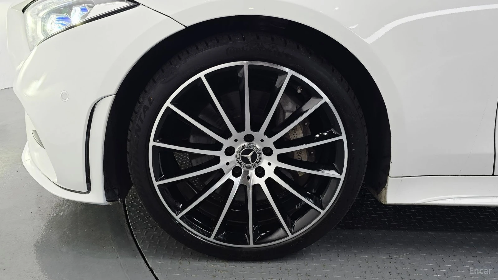 Mercedes-Benz CLS 450 4MATIC* AMG-LINE* DISTRONIC* 360* ОБДУХВАНЕ* , снимка 16 - Автомобили и джипове - 55612393