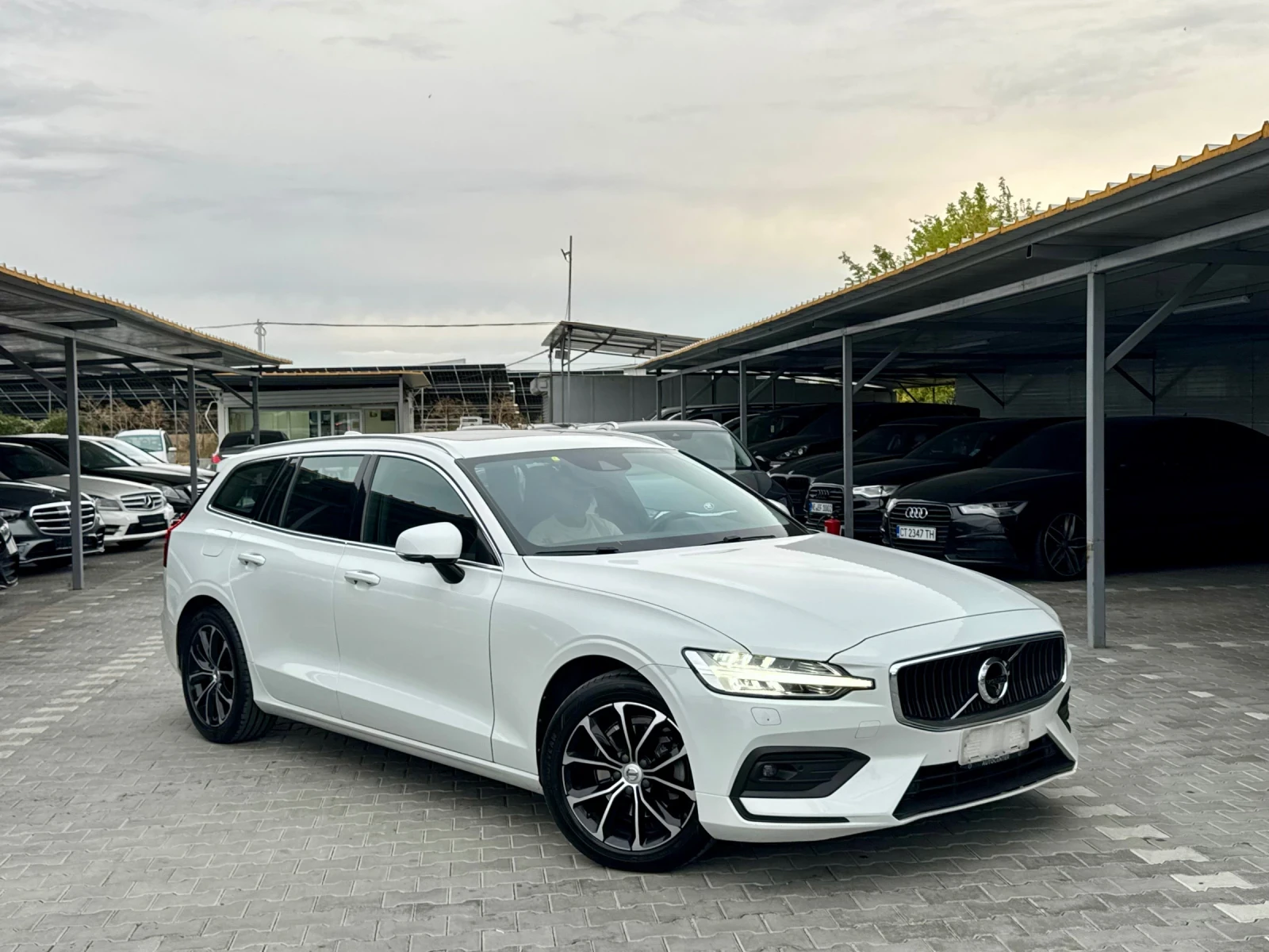 Volvo V60 2.0 Momentum Pro НАЛИЧЕН