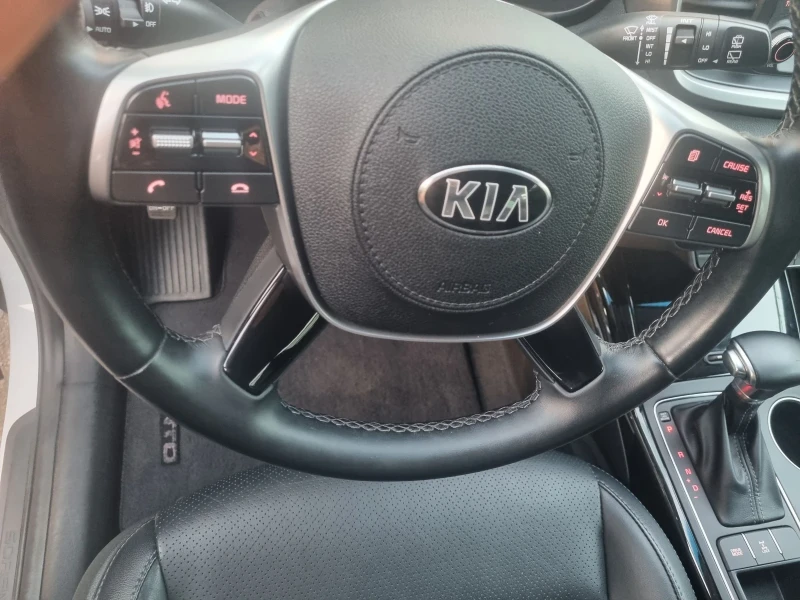 Kia Sorento 2.4 GDI* 6+ 1, снимка 8 - Автомобили и джипове - 47337638