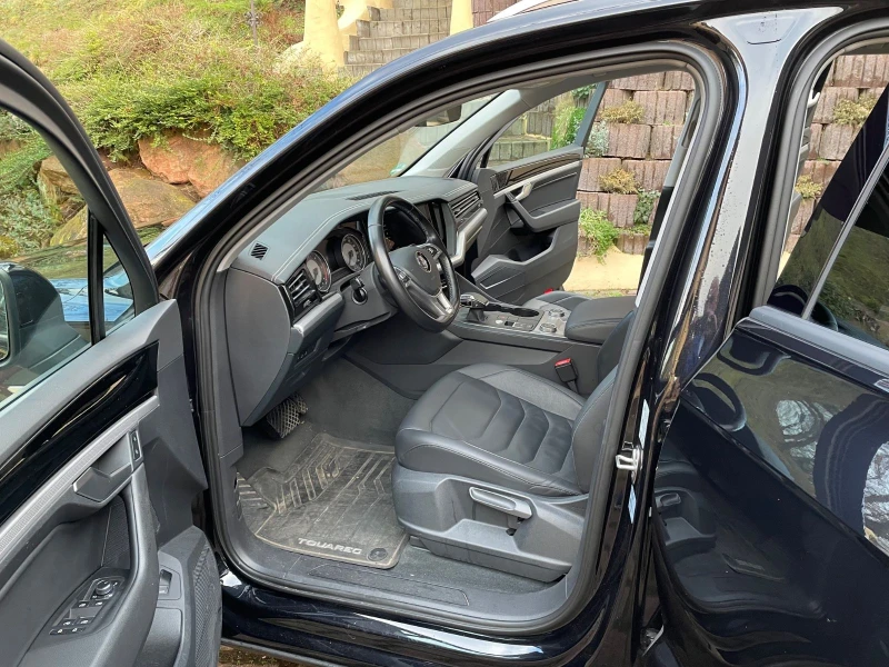 VW Touareg 3.0-TDI/231HP/V6/4X4/NAVI/LED/AMBI/CAM/ACC/216v, снимка 7 - Автомобили и джипове - 49848104