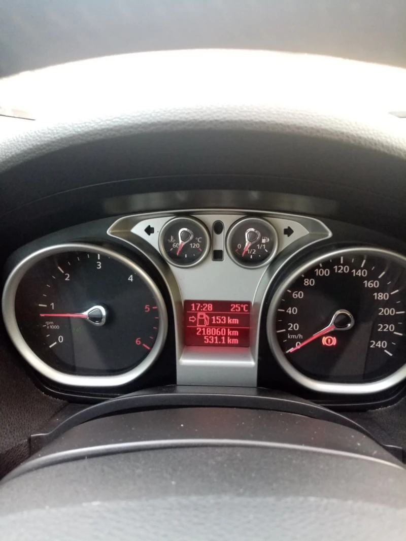 Ford Kuga TITANIUM.TOP.FULL EXTRA. 2.0DISEL 4x4, снимка 6 - Автомобили и джипове - 51813964