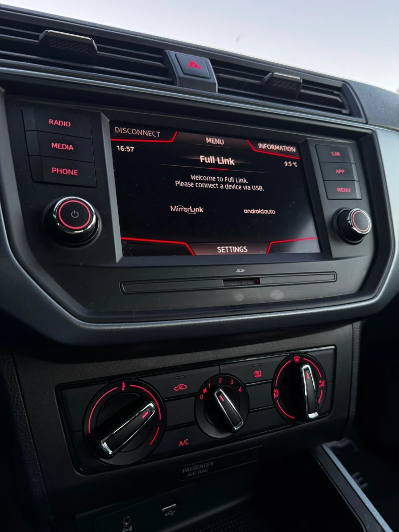 Seat Arona, снимка 8 - Автомобили и джипове - 52457925