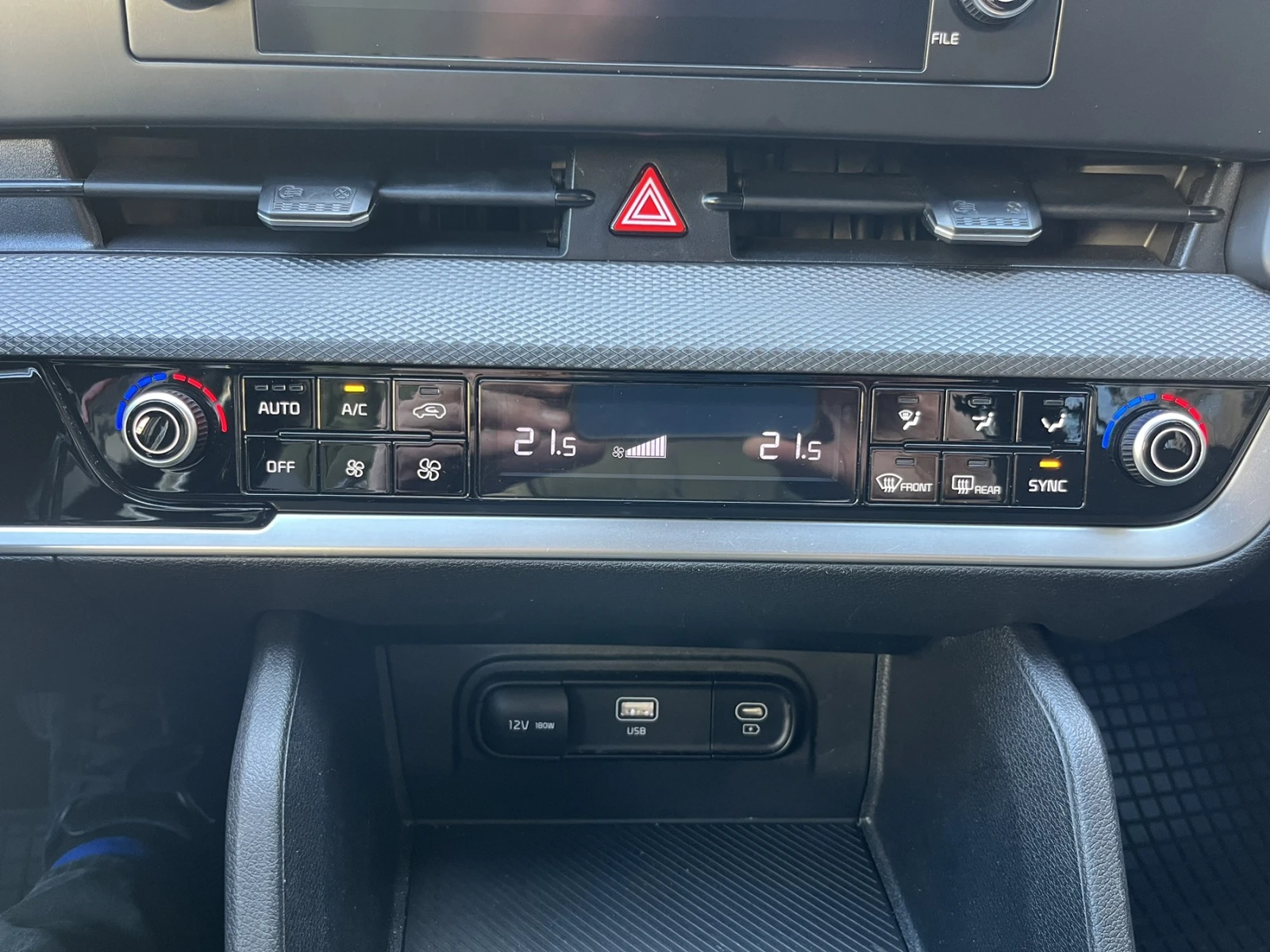 Kia Sportage 1.6 T-GDI, снимка 9 - Автомобили и джипове - 54116082