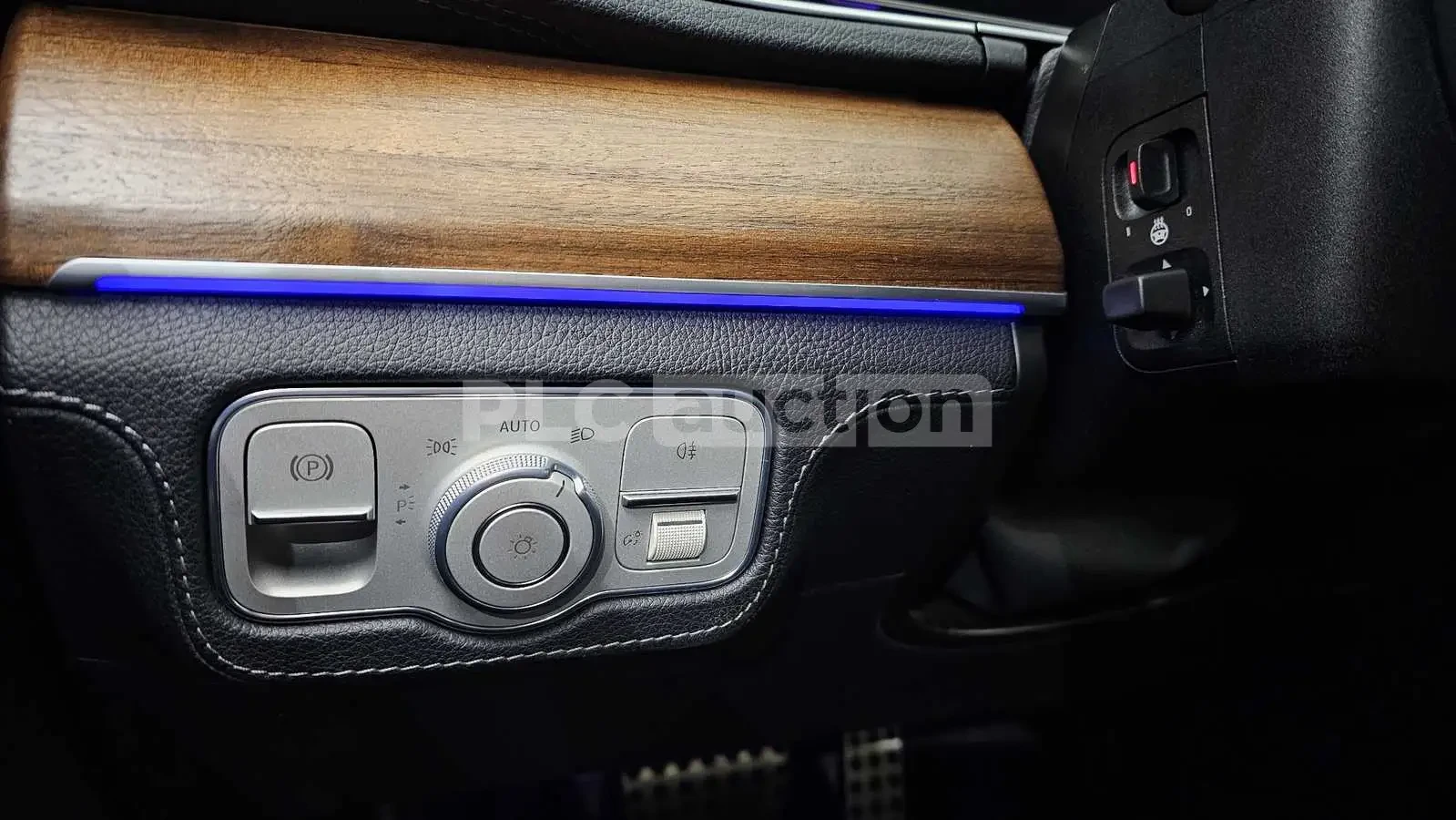 Mercedes-Benz GLS 400 d 4MATIC| BURMASTER| 360КАМЕРА| ПАНОРАМА| 7МЕСТА, снимка 10 - Автомобили и джипове - 54688656