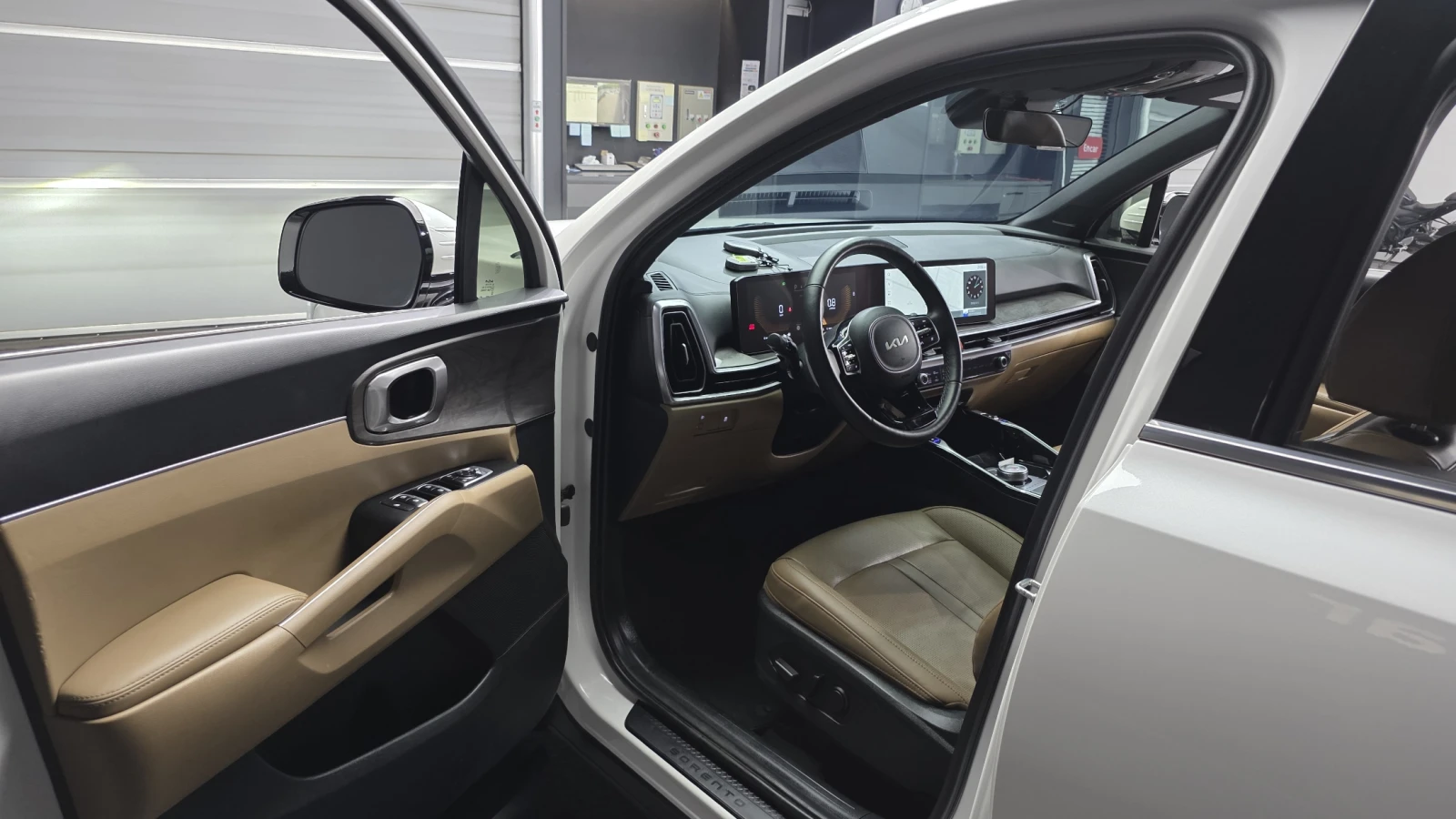 Kia Sorento 2023* PRESTIGE* 4X4* ОБДУХ* DIS* КРАЙНА ЦЕНА, снимка 8 - Автомобили и джипове - 55042789