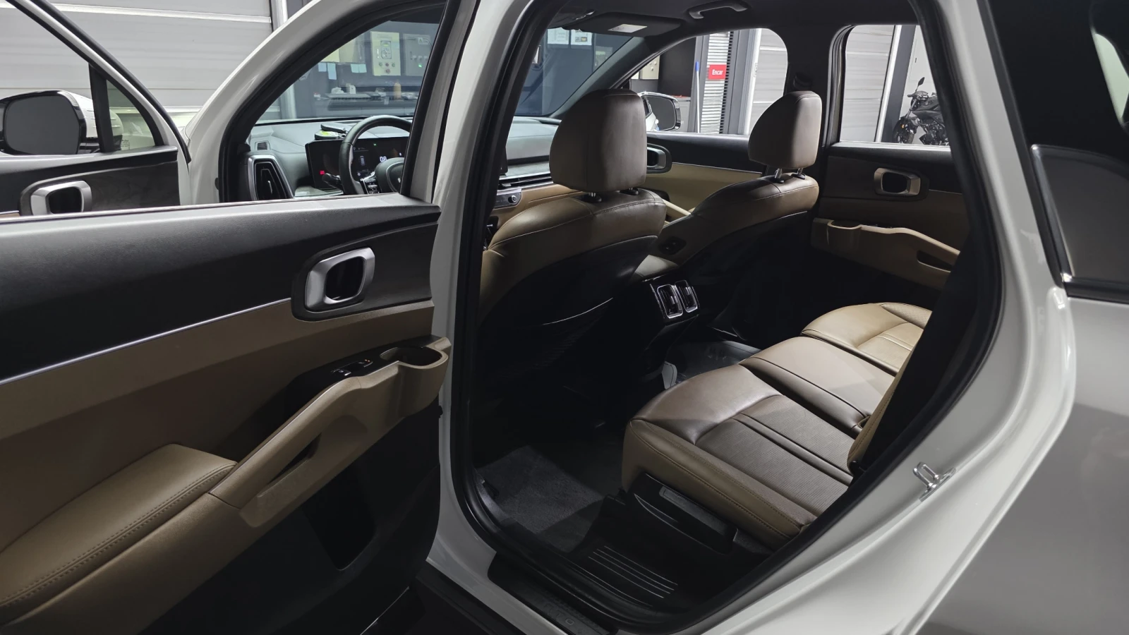 Kia Sorento 2023* PRESTIGE* 4X4* ОБДУХ* DIS* КРАЙНА ЦЕНА, снимка 17 - Автомобили и джипове - 55042789