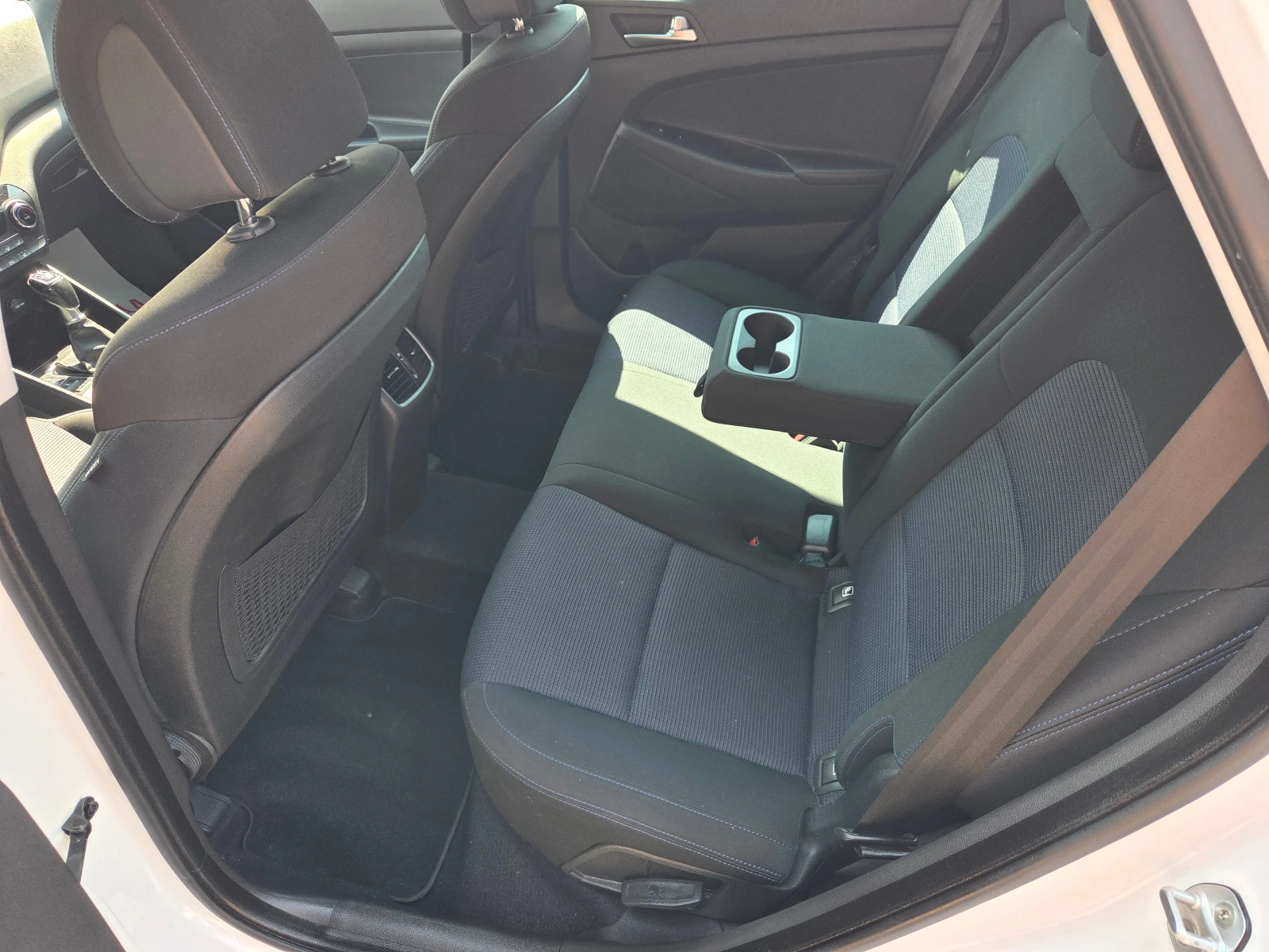 Hyundai Tucson 2.0CRDI/4X4, снимка 8 - Автомобили и джипове - 55362946
