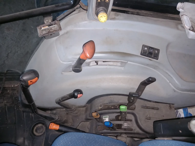 Трактор New Holland T5050, снимка 5 - Селскостопанска техника - 53258771