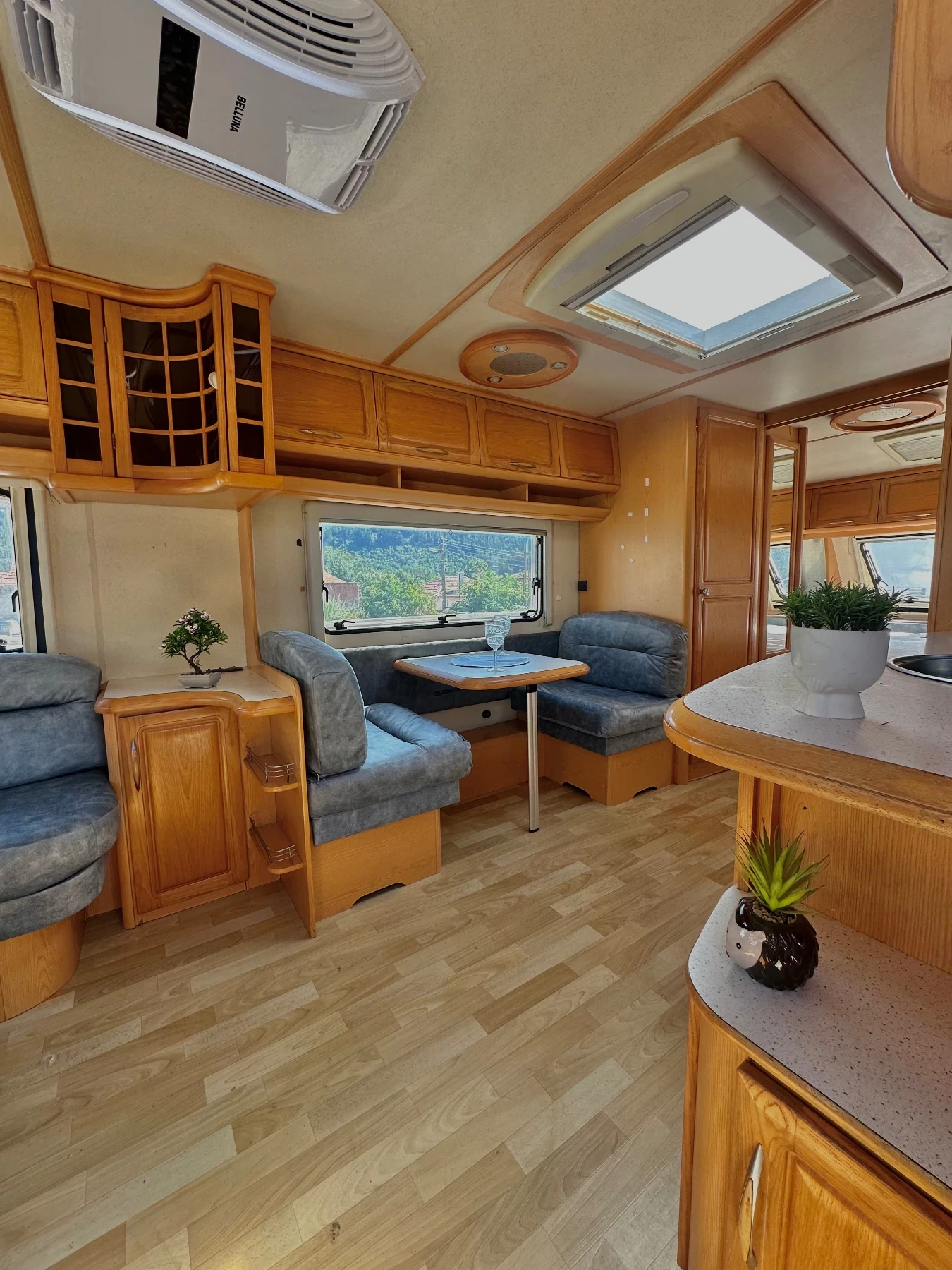 Каравана Hobby Prestige 650 / КЛИМАТИК! 5-местна! Баня и WC, снимка 10 - Каравани и кемпери - 55536065