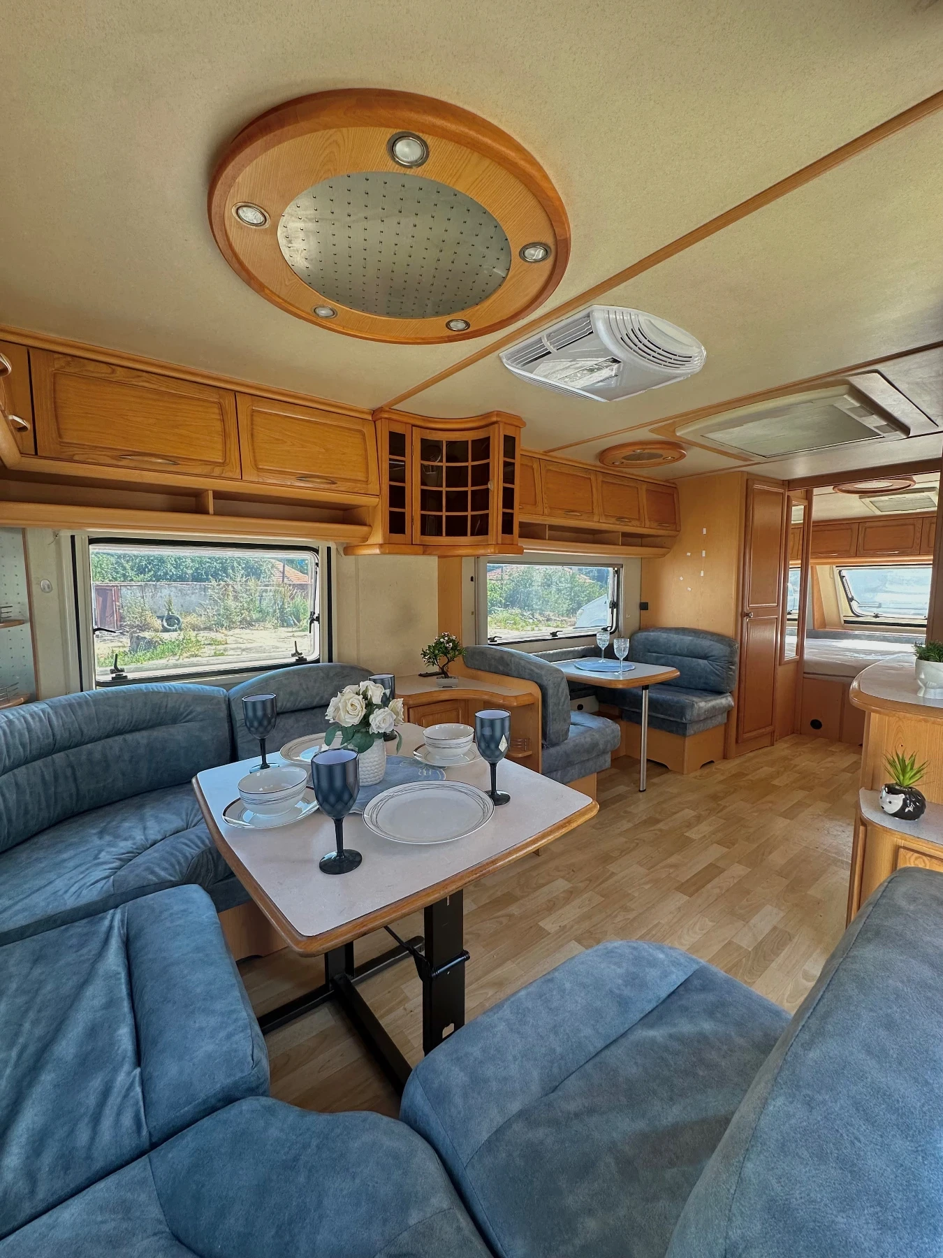 Каравана Hobby Prestige 650 / КЛИМАТИК! 5-местна! Баня и WC, снимка 9 - Каравани и кемпери - 55536065