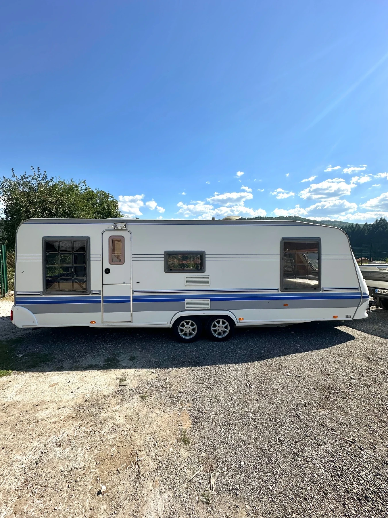 Каравана Hobby Prestige 650 / КЛИМАТИК! 5-местна! Баня и WC, снимка 3 - Каравани и кемпери - 55536065
