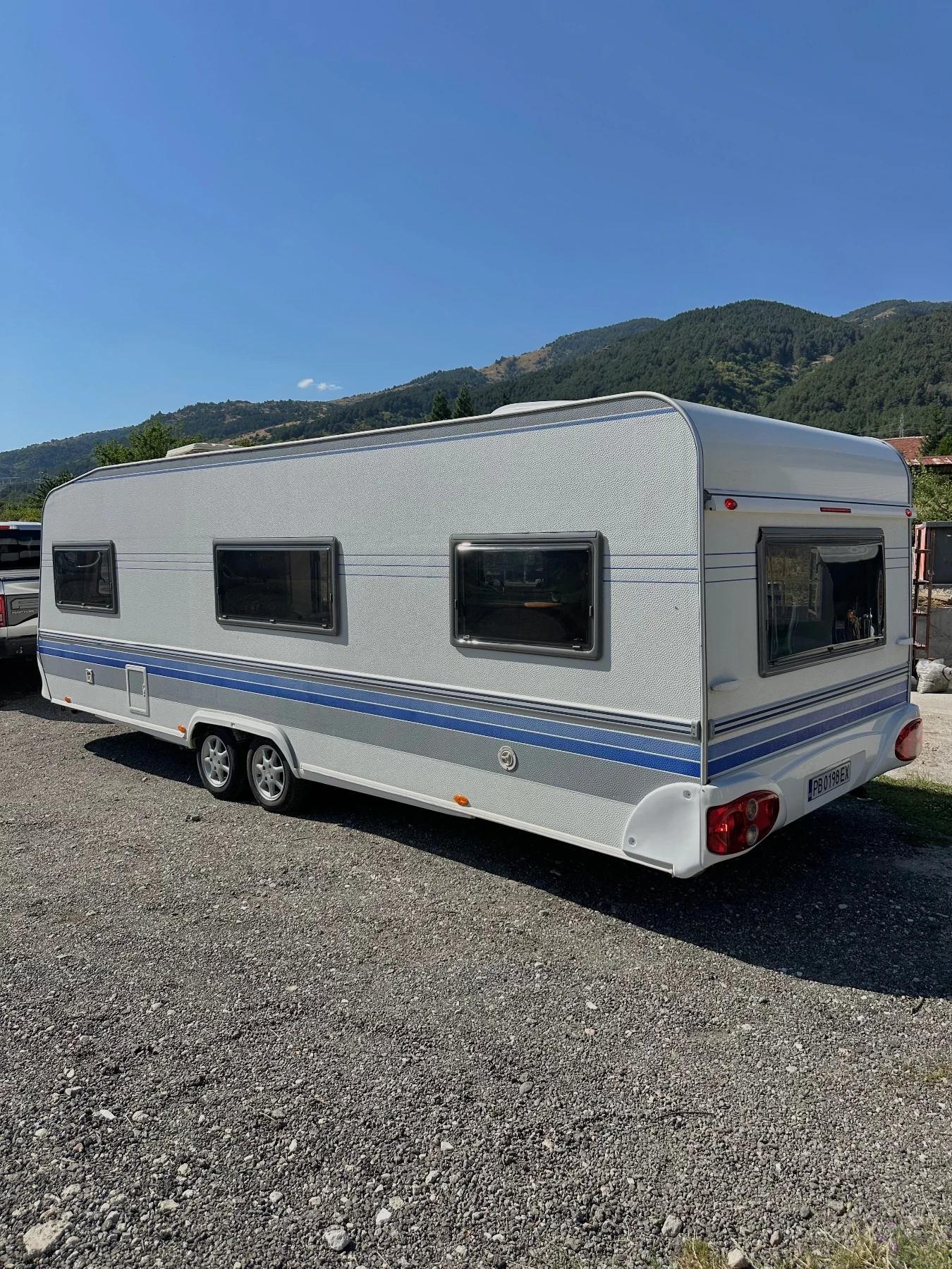 Каравана Hobby Prestige 650 / КЛИМАТИК! 5-местна! Баня и WC, снимка 5 - Каравани и кемпери - 55536065
