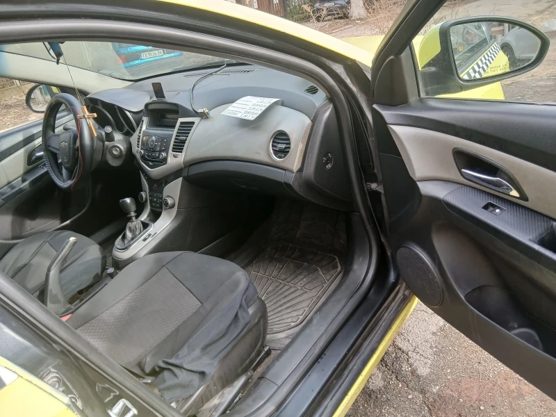 Chevrolet Cruze 1.6 Газ/Бензин, снимка 9 - Автомобили и джипове - 52586461