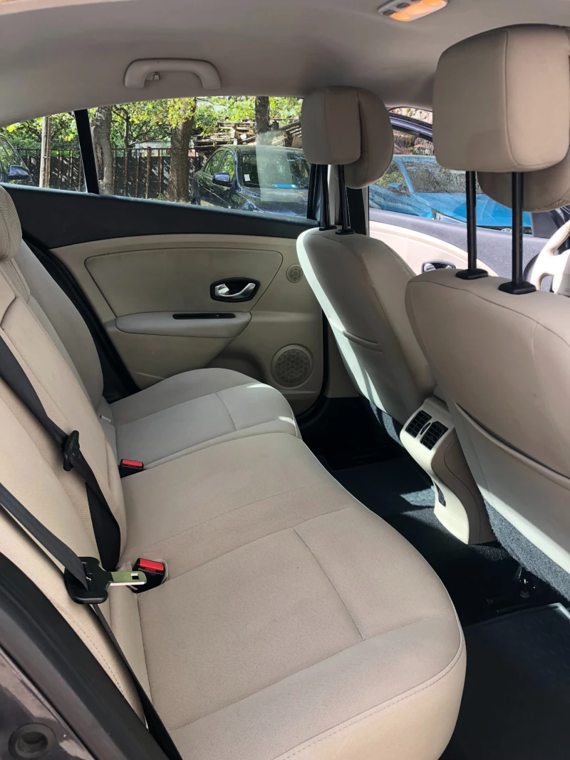 Renault Fluence 1.5dci, снимка 9 - Автомобили и джипове - 53075951