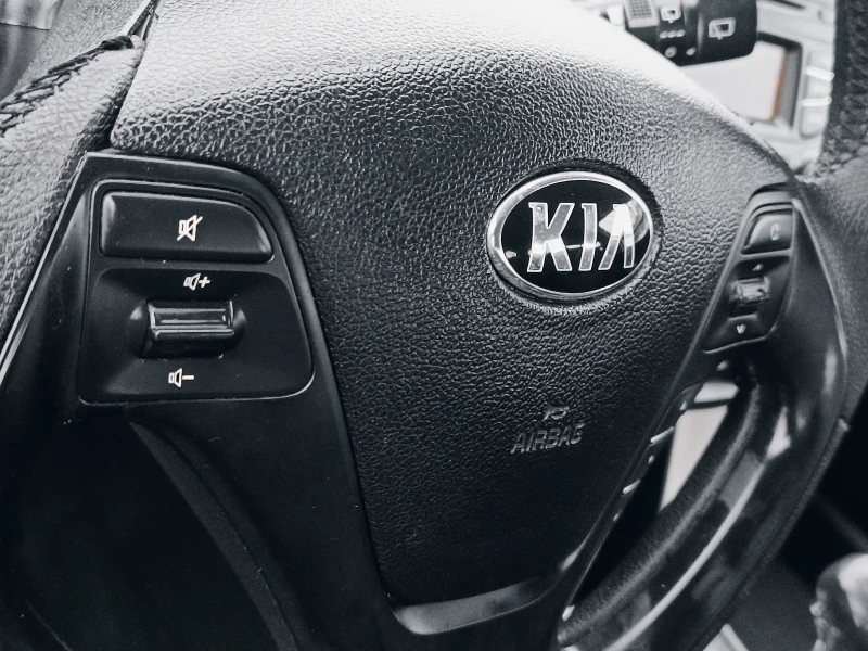 Kia Ceed 1.4/Клима/ Нови гуми Зимни Гуми/ Топ, снимка 8 - Автомобили и джипове - 53486406