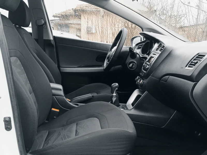 Kia Ceed 1.4/Клима/ Нови гуми Зимни Гуми/ Топ, снимка 16 - Автомобили и джипове - 53486406