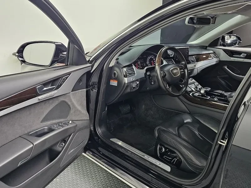 Audi A8, снимка 10 - Автомобили и джипове - 54408564