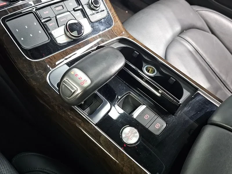 Audi A8, снимка 9 - Автомобили и джипове - 54408564