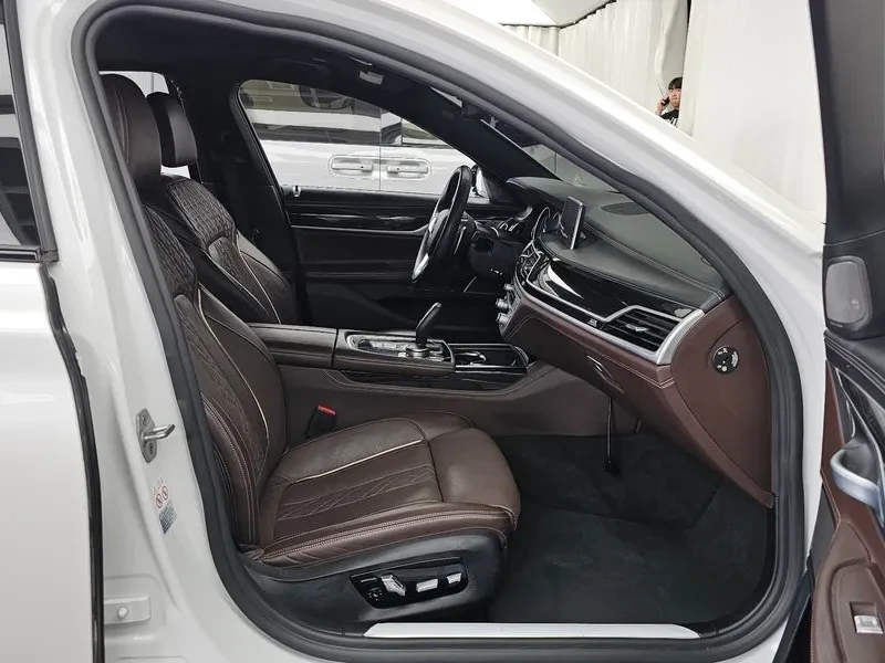 BMW 740 D xDrive M Sports - САМО 30% АВАНС, снимка 11 - Автомобили и джипове - 55845261