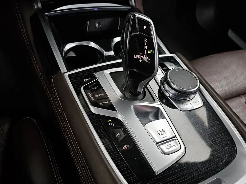 BMW 740 D xDrive M Sports - САМО 30% АВАНС, снимка 9 - Автомобили и джипове - 55845261