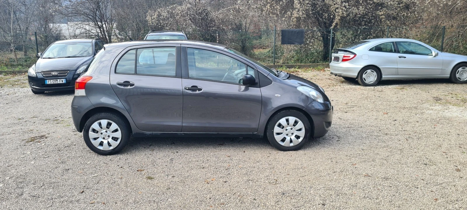 Toyota Yaris Facelift 1.3 бензин 6 скорости 101 коня - изображение 3